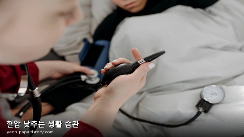 명상으로 스트레스를 관리하는 이미지
